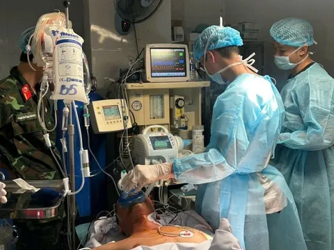 Ca phẫu thuật mở ngực đặc biệt ở Trường Sa