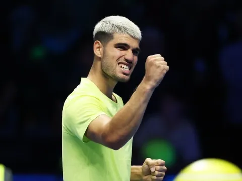 Ngôi sao quần vợt Carlos Alcaraz và hai con số 1