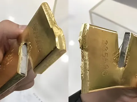 Mang 2 cây vàng đi trả nợ, hôm sau chủ nợ đến tận nhà trả lại: “Vay vàng thật mà trả vàng giả được sao?"