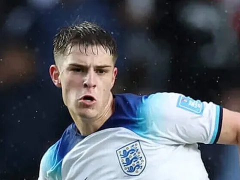 Alex Scott và sự thăng tiến vũ bão từ giải hạng 8 đến đội tuyển Anh