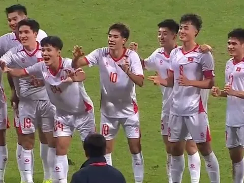 Tuyển Việt Nam đánh bại Trung Quốc, phó tướng thầy Kim tiết lộ: "Đội thắng nhờ thay đổi 1 điều"