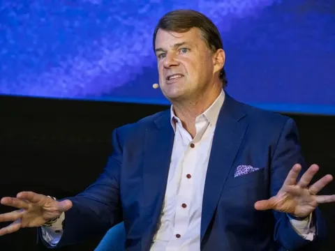 CEO Ford bị sốc khi tháo rời xe điện Trung Quốc và Tesla