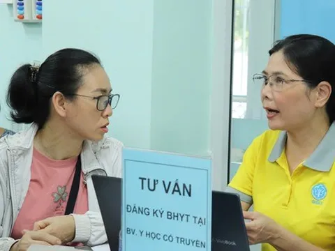 Khi đi khám chữa bệnh bằng BHYT, cần mang theo giấy tờ gì?