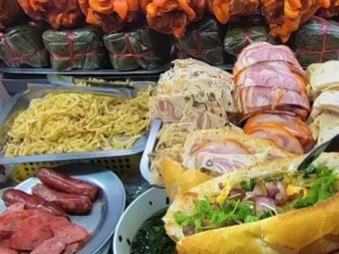 Sau vụ ngộ độc ở TP.HCM: Nhiều người e dè ăn bánh mì, sợ nguyên liệu 'trôi nổi'