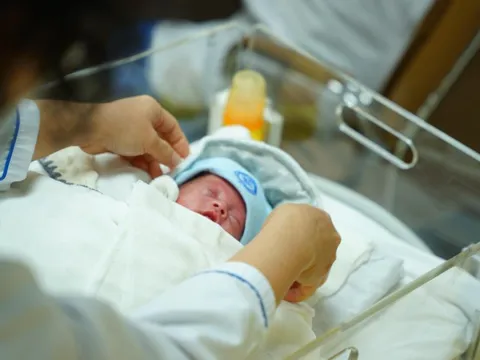 Việt Nam và bước tiến thần kỳ: Cứu sống những em bé tưởng không thể