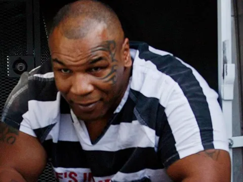 Scandal của ông vua quyền Anh gây rúng động thế giới