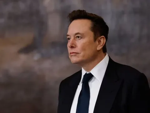 Elon Musk siết tay ga: Nhân viên Tesla vừa được cảnh báo 2026 sẽ là 'năm khắc nghiệt nhất cuộc đời bạn'