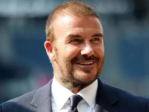 Khối tài sản ròng của David Beckham sau khi được phong tước Hiệp sĩ bị lu mờ bởi 1 đồng đội giàu gấp 20 lần