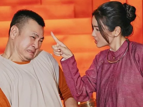 NSND Tự Long bị "gái xinh chỉ thẳng mặt"