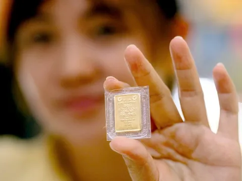 Giá vàng thế giới bất ngờ giảm mạnh