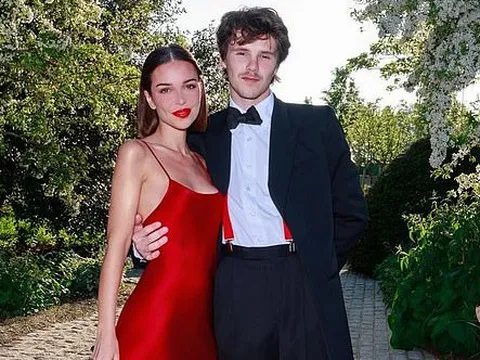 Con trai Beckham bị tước bằng lái xe