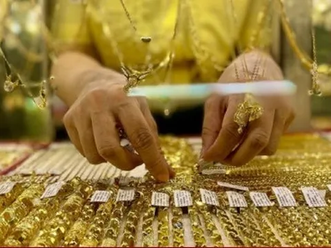 Giá vàng hôm nay 16/11: Ít biến động sau phiên lao dốc