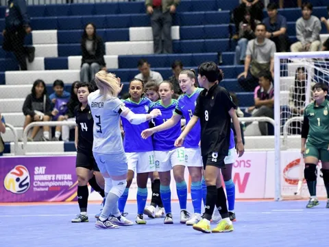 Thua đậm Brazil, HLV Thái Lan vẫn gián tiếp “đe doạ” Tây Ban Nha trước World Cup