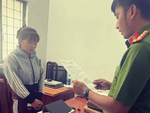 Khởi tố, cấm đi khỏi nơi cư trú với Quang Thị Hồng Đào