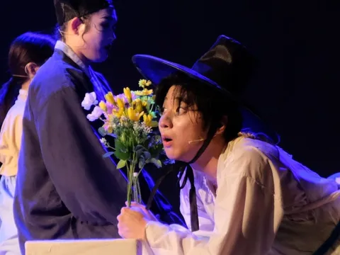 Thú vị câu chuyện đi tìm tình yêu chân thành của đoàn kịch Hàn Quốc