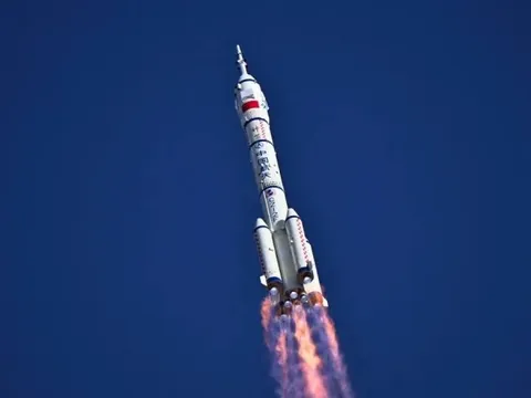 Rác vũ trụ va vào tàu Thần Châu 20 khiến phi hành gia Trung Quốc mắc kẹt, báo động nguy cơ từ quỹ đạo ngày càng hỗn loạn