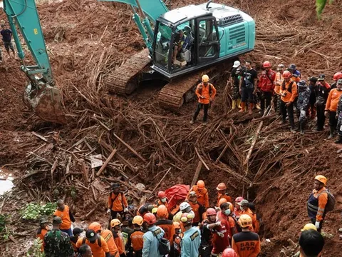 Số người thiệt mạng vì sạt lở đất ở Indonesia tăng lên 18, hơn 30 người mất tích