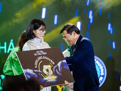 Vượt 32.000 người, thắng cả AI ở gameshow tài chính khó nhất VN, nữ sinh nhận 1 tỷ đồng và cơ hội tại BIDV