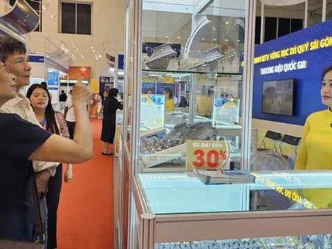 Cuối ngày 17-11, giá vàng giảm, Công ty SJC có thông báo quan trọng về vàng miếng