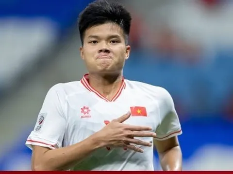 Tuyển thủ Việt Nam ký hợp đồng dài kỷ lục