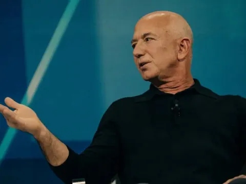 Jeff Bezos quay trở lại làm CEO 1 startup AI, loạt nhân sự cấp cao rời OpenAI, Google DeepMind để đầu quân