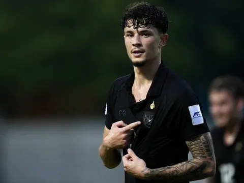 Rực sáng trong ngày ra mắt tuyển Thái Lan, cựu tiền đạo Chelsea mang nỗi lo lớn cho HLV Kim Sang-sik