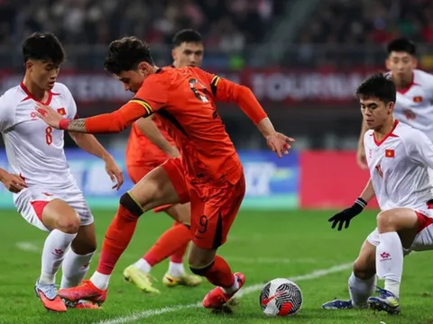 Dính thẻ đỏ tai hại, Trung Quốc không thể vô địch vì trận thua "đắng ngắt" trước Việt Nam