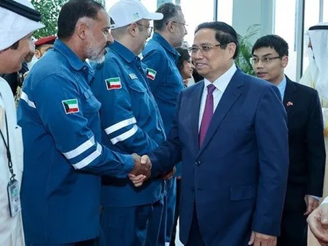Thăm tổ hợp 27 tỷ USD là niềm tự hào của Kuwait, Thủ tướng đề cập tới siêu dự án có 3 nước tham gia ở VN