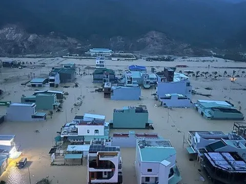 Cận cảnh mưa lũ lịch sử, hàng ngàn nhà dân Gia Lai chìm trong biển nước