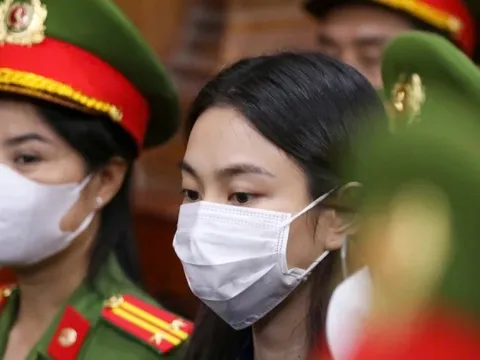 Trên bục khai báo, hoa hậu Thùy Tiên ngấn lệ thừa nhận hành vi phạm tội