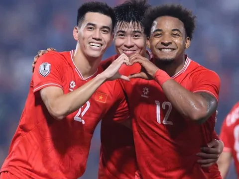 Diễn biến Việt Nam vs Lào: Nguyễn Xuân Son vào sân, HLV Kim Sang-sik tăng cường hàng công