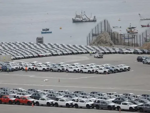 Tesla đang đánh rơi một ‘mỏ vàng’ vào tay xe điện Trung Quốc: Doanh số tăng mạnh nhờ giá rẻ hơn 40%, trùm xe điện Mỹ vẫn chưa mở showroom