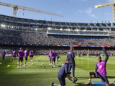 UEFA chấp thuận cho Barcelona trở lại Camp Nou