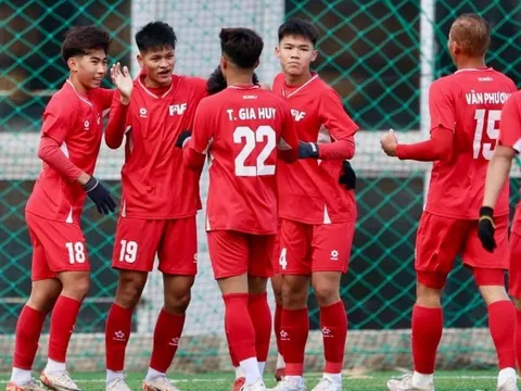 Thi đấu quả cảm trước đối thủ Hàn Quốc, đội bóng Việt Nam đạt thành tích bất bại