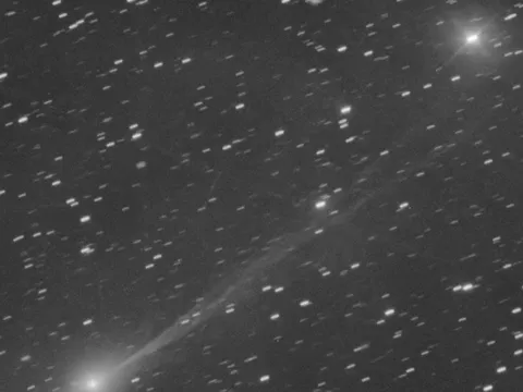 NASA công bố ảnh cận cảnh sao chổi hiếm gặp, bác tin đồn về người ngoài hành tinh