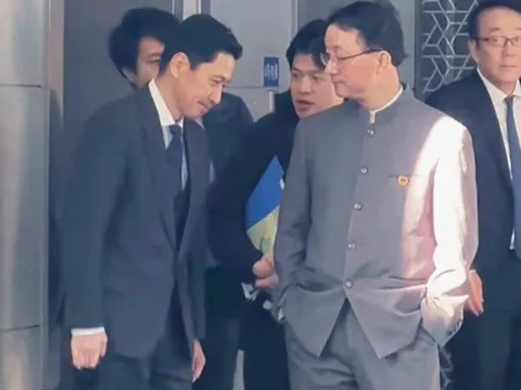 Hình ảnh quan chức Nhật Bản 'cúi đầu' trước người đồng cấp Trung Quốc lan truyền mạnh - Tokyo lên tiếng