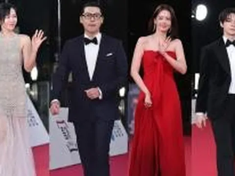 Thảm đỏ Rồng Xanh 2025: 'Gái 1 con' Son Ye Jin chiếm trọn spotlight khi diện đồ xuyên thấu, Yoona gợi cảm với váy cúp ngực