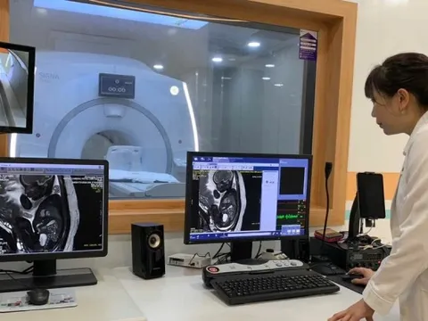 Bác sĩ đối mặt rủi ro pháp lý khi ứng dụng AI trong điều trị