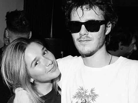 Tiểu thư Harper Beckham gửi tâm thư dài dặc, nhiều lần rơi nước mắt vì anh trai