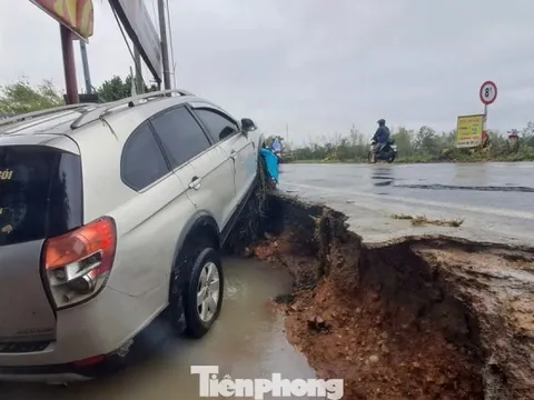 Khung cảnh tan hoang ‘rốn lũ’ Hòa Thịnh