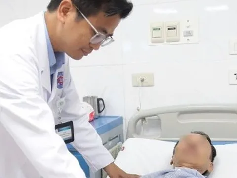 Người đàn ông uống 1,5 lít rượu mỗi ngày phải cắt toàn bộ dạ dày vì ung thư