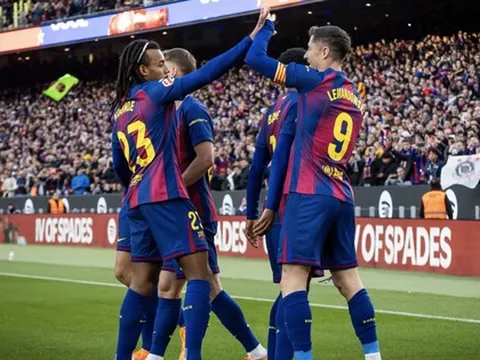 Barcelona thắng tưng bừng ngày trở lại Nou Camp
