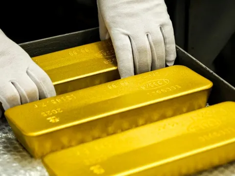 Thêm dấu hiệu cho thấy Nga đang chịu sức ép lớn: Bán hơn 200 tấn vàng khi giá leo thang, rút dần kho dự trữ để 'vá' ngân sách