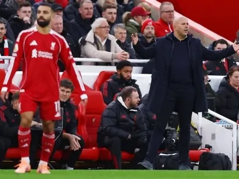 Arne Slot nhận trách nhiệm nhưng tin “Liverpool có lối thoát”