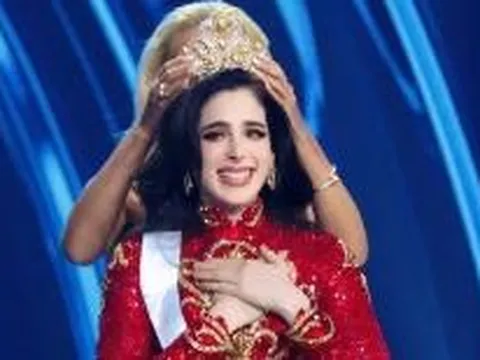 Yêu cầu tước vương miện Hoa hậu Hoàn vũ 2025 giữa ồn ào nghi dàn xếp kết quả