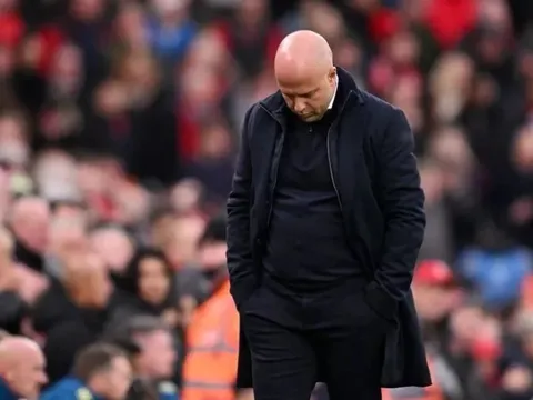 Phản ứng của CĐV Liverpool về việc sa thải HLV Arne Slot