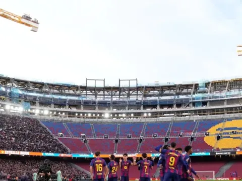 Barcelona trở lại Camp Nou: Chương mới khởi đầu từ quen thuộc