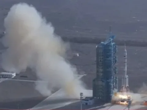 Trung Quốc phóng tàu thay thế lên Thiên Cung giải cứu 3 phi hành gia mắc kẹt