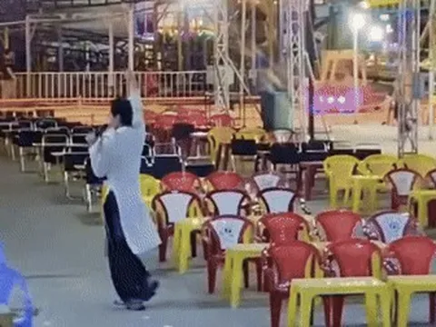 Một nam ca sĩ Việt đi hát hội chợ nhưng không một khán giả ngồi xem gây xót xa