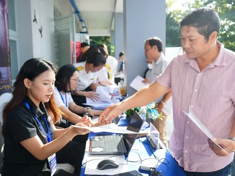 Hàng trăm hộ kinh doanh, doanh nghiệp hào hứng tìm hiểu về chuyển đổi thuế